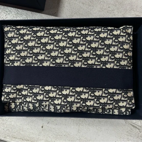 Christin Dior home wear kit. brand new very rare also comes with small tote bag - Picture 3 of 7